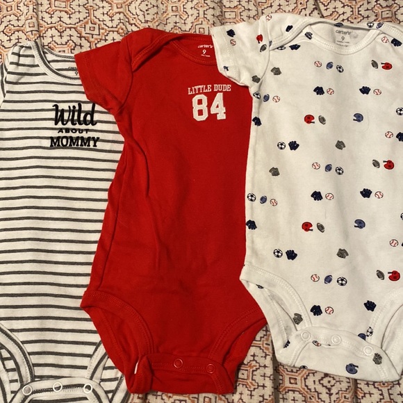 Carter’s onesie bundle - Picture 3 of 3